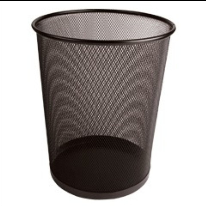Un papelero de rejilla de metal es un cesto de residuos ligero, ventilado y resistente.
